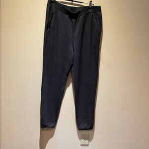 Barefoot dreams Malibu brushed fleece joggers size M